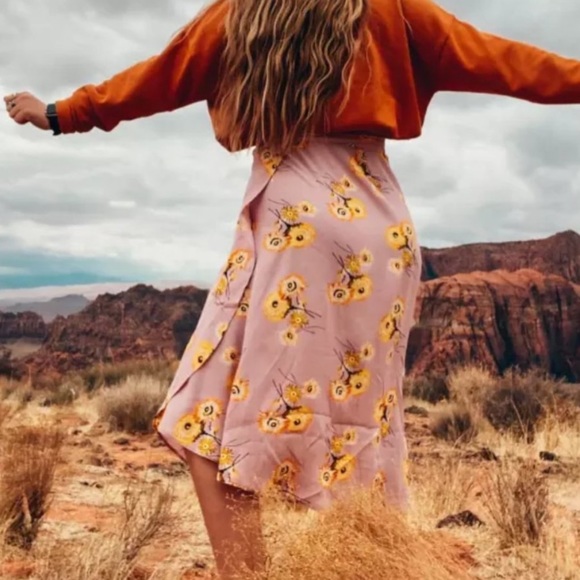 Madewell Dresses & Skirts - Madewell Pink Midi Skirt with Yellow Floral Print